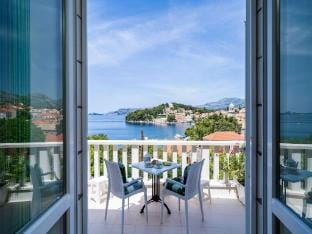 Apartments  Rooms Mara  Petrunjela - Double or Twin Room with Sea View Apartment in Cavtat