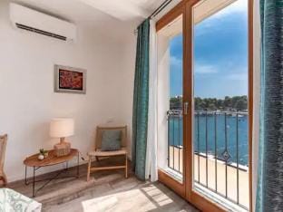 Mamma mia luxury rooms - Double Room with Sea View Relaxing beachfront paradise - 2 Apartment in Trogir