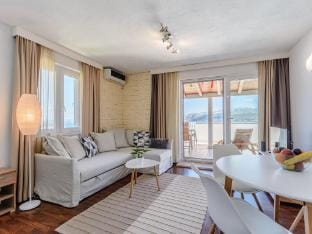 Sunset view apartment - One bedroom apartment with balcony and sea view Apartment in Split-Dalmatia County