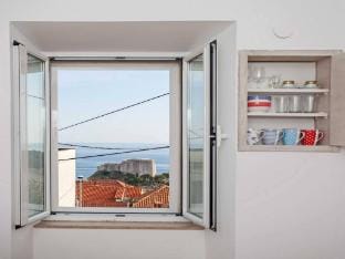Apartments Maro  Baro - Studio apartment with shared Terrace Baro Apartment in Dubrovnik