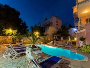 Villa Stil - One Bedroom Apartment with Balcony and Sea View 104 Luxsor Apartment in Okrug Gornji