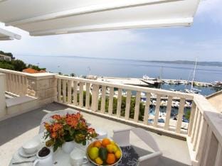 Apartments  Room Vesna - Superior Studio Apartment with Terrace and Sea View Apartment in Brela