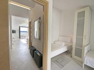 Apartments  Room Vesna - Superior Studio Apartment with Terrace and Sea View Apartment in Brela