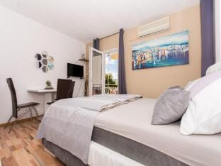 Villa Stil - Studio Apartment with Balcony and Sea View 101 Apartment in Okrug Gornji