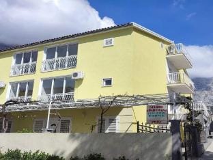Apartments Pezo - Two Bedroom Apartment with Balcony Apartment in Baška Voda