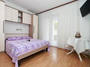 Apartments Pezo - Two Bedroom Apartment with Balcony Apartment in Baška Voda