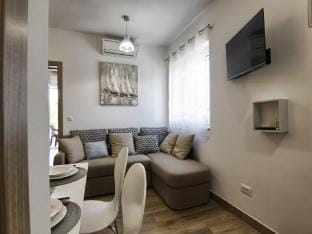 Apartments Victoria - One Bedroom Apartment with Terrace A2 Apartment in Šibenik-Knin County, Croatia