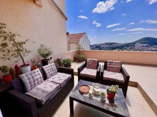 Apartment Lana - Two Bedroom Apartment with Terrace and Sea View Apartment in Dubrovnik