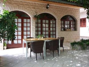Apartments Paloc - Bungalow with Garden view Apartment in Bol