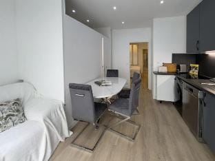 HbyB - Montparnasse 1 - 2 rooms Apartment in Paris
