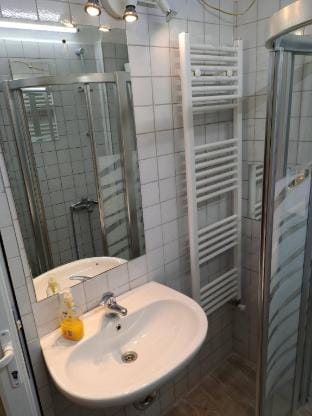 Center Apartment with Private Yard D11 Apartment in Thessaloniki