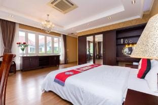 Xanh Villas Thạch Thất 5 phòng ngủ, bể bơi riêng Villa in Laos