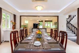 Xanh Villas Thạch Thất 5 phòng ngủ, bể bơi riêng Villa in Laos