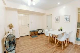 Spacious 2BR in BGC near SM Aura and High Street Apartment in Taguig