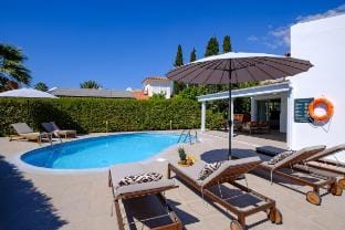 Ivy Blue Villa by Nomads Villa in Peyia