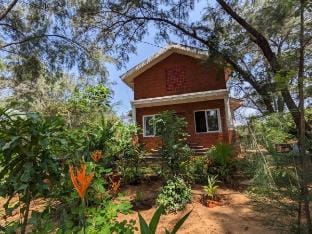 Villa Casuarina 2 (entire villa) A/C, near beach Villa in Karnataka