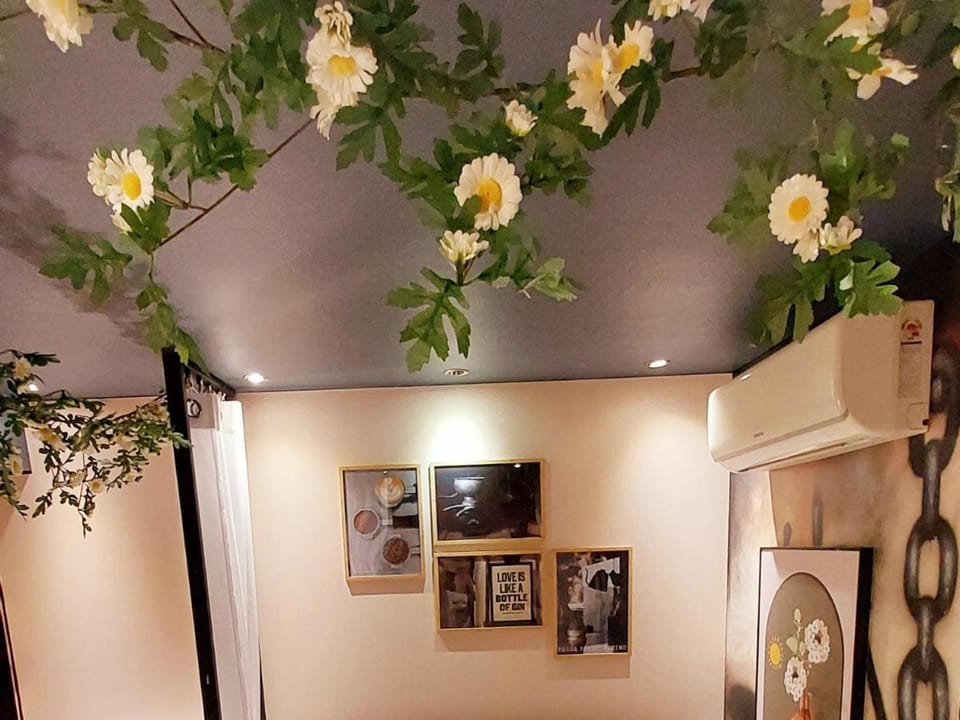 Romantic Garden near Gimpo airport 206. Near metro Apartment in Seoul