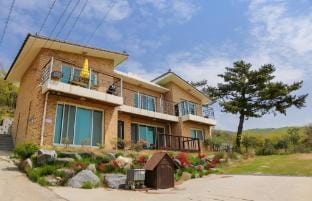 Ari House Bed and Breakfast in Gyeonggi-do
