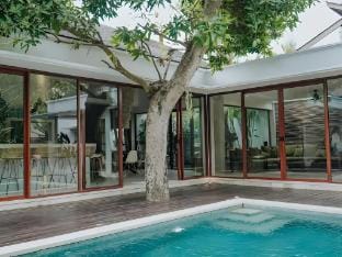 5 bedrooms Villa Canggu Umalas best price! Villa in North Kuta
