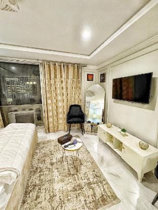 Cozy Apartment with a King Bed: Apartment in Lahore