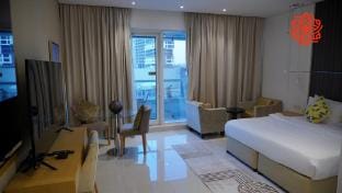 Peaceful studio in Canal Views Apartment in Dubai
