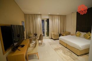 Peaceful studio in Canal Views Apartment in Dubai