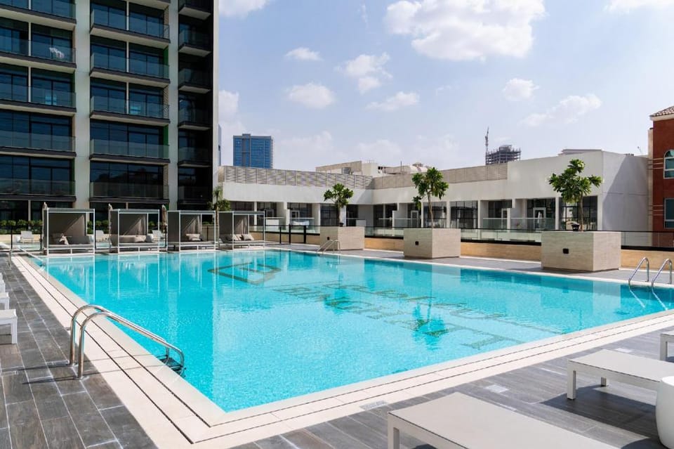 SettlerHomes - Binghatti Emerald - Balcony Calm Hotel in Dubai