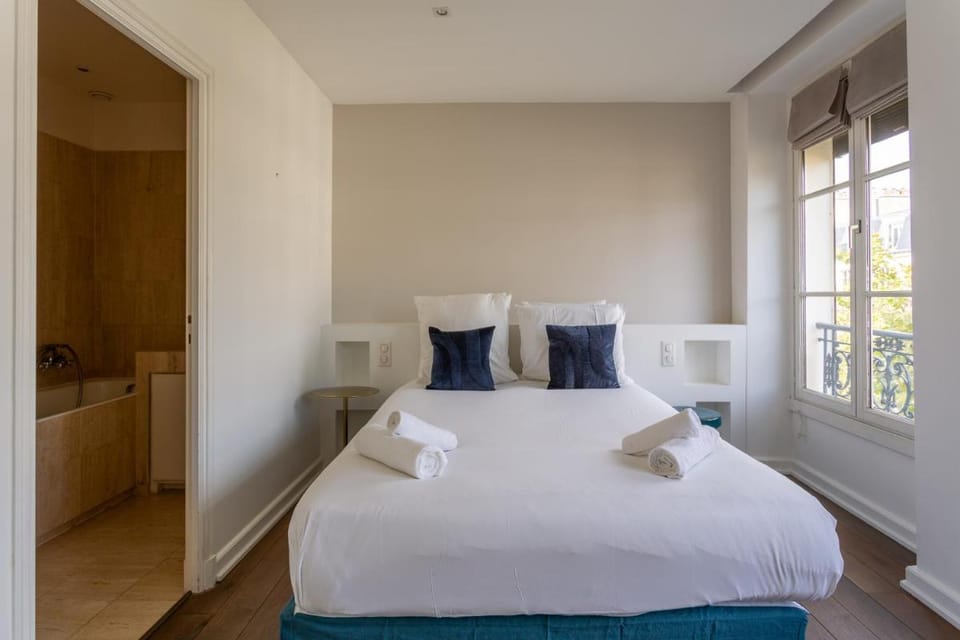 The Maubourg Eiffel Tower Apartment in Paris