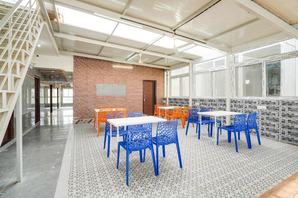 Townhouse RedMoon Suites Hotel in Bengaluru
