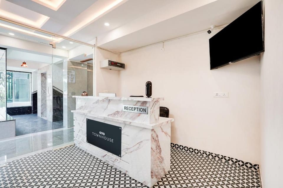 Townhouse RedMoon Suites Hotel in Bengaluru