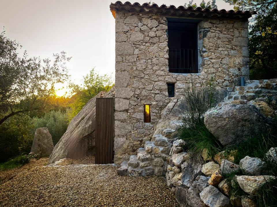 Remote cottage with valley views Chalet in Buis-les-Baronnies