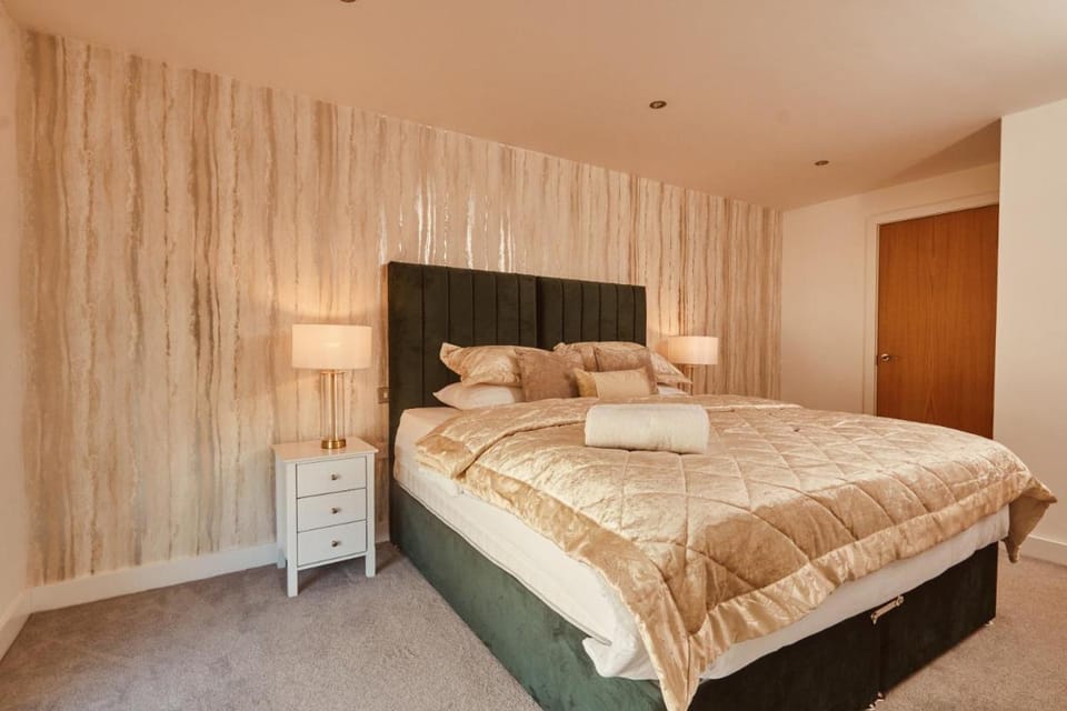 Central Leeds Dock Apt, Free Secure Parking! 2 Bed Apartment in Leeds