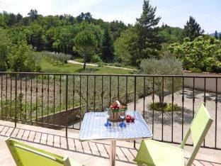 Cosy holiday flat with shared pool, Malaucene Hotel in Malaucène