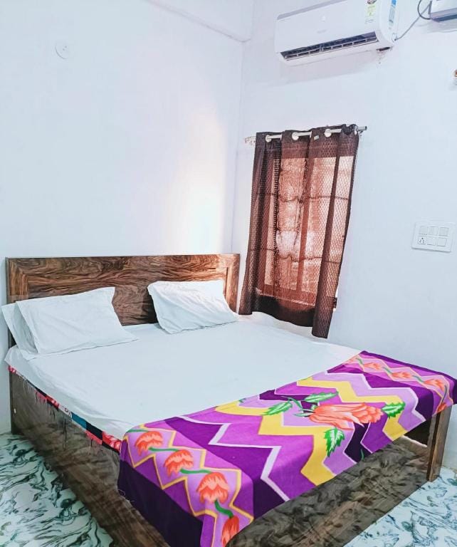 SHRI  KRISHNA SHRYAASHRYA  AASHRAM Hotel in Uttar Pradesh
