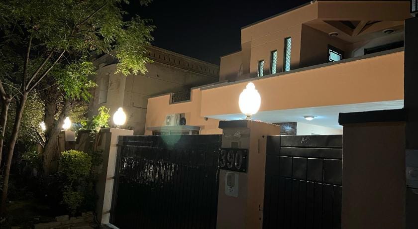 Step Inn Guest House Bed and Breakfast in Islamabad