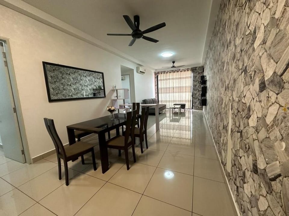 Puchong Condo Free WiFi & Netflix Apartment in Selangor, Malaysia