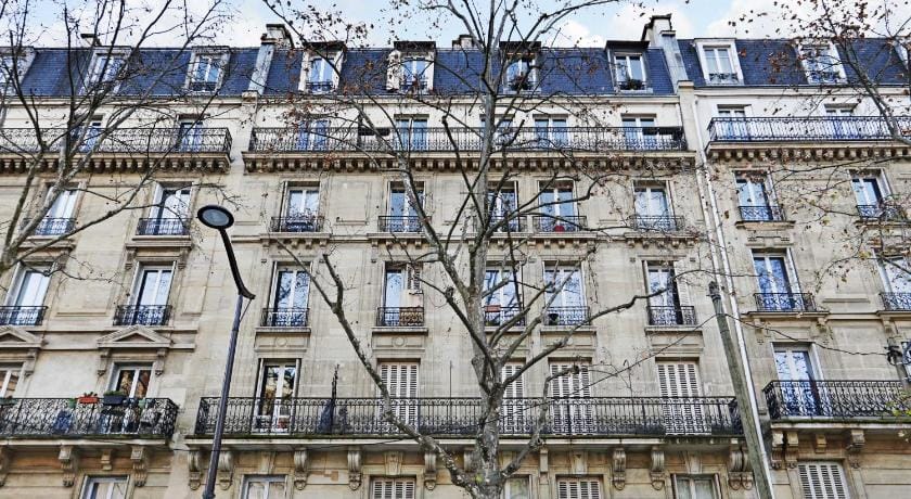 Experience Parisian Lifestyle: 2BR, Porte Maillot Apartment in Paris