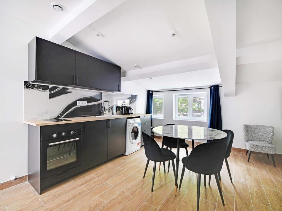 Refreshing 2BD6P apartment - 18th ard Apartment in Paris