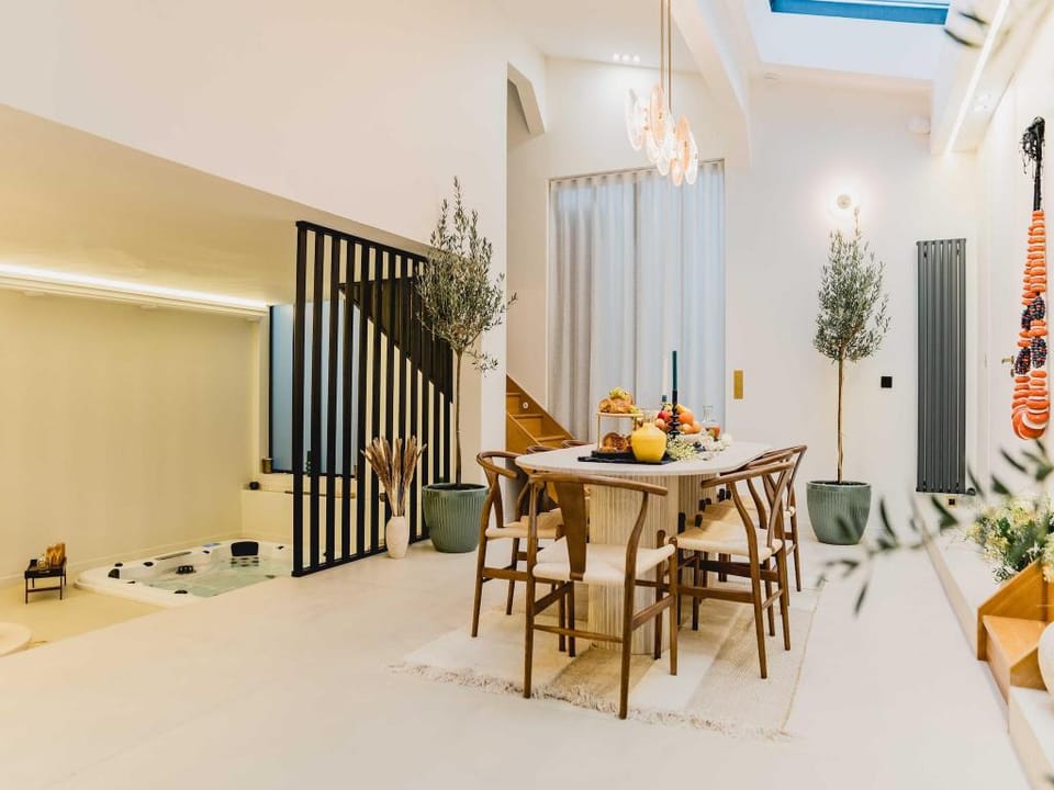 Spacious LOFT with SPA - 4BR8P - Montmartre Apartment in Paris
