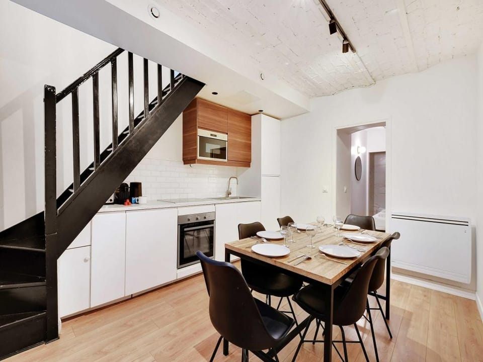 Welcoming apartment -2BR8P- Bel-Air Apartment in Paris