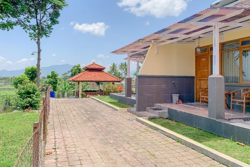 RedDoorz Syariah @ Kadungora Garut Hotel in West Java