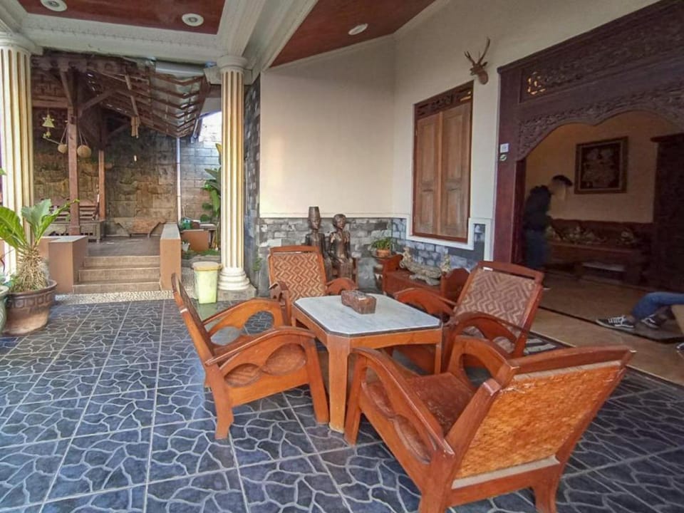 Intayu Homestay RedPartner Hotel in East Java