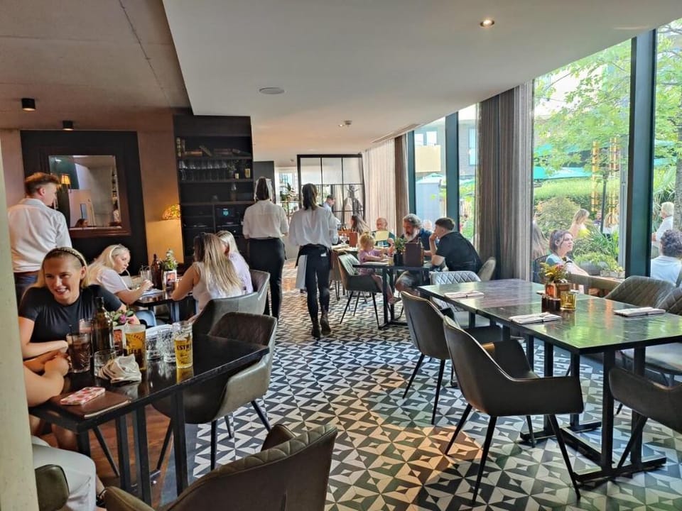 Free Private Parking- Manchester City 2 BedRm Flat Hotel in Salford