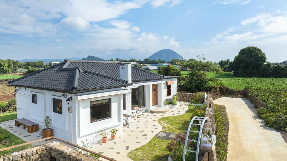 Jeju Proud Jacuzzi Dokche Pension Bed and Breakfast in South Korea