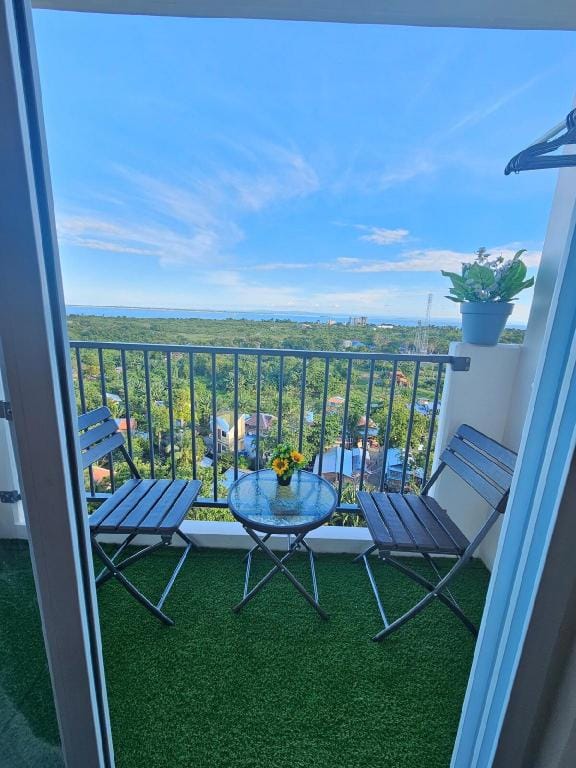 Near Mctan Cebu Airport-Sunrise+City+Seaview Condo Apartment in Lapu-Lapu City