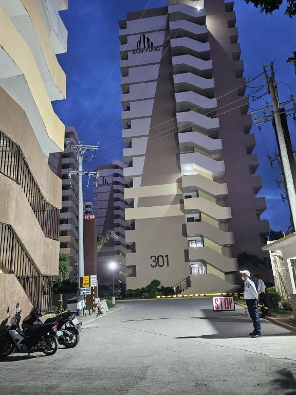Near Mctan Cebu Airport-Sunrise+City+Seaview Condo Apartment in Lapu-Lapu City
