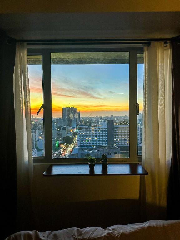 Timog Vibe: Relax and Roam QC Apartment in Quezon City