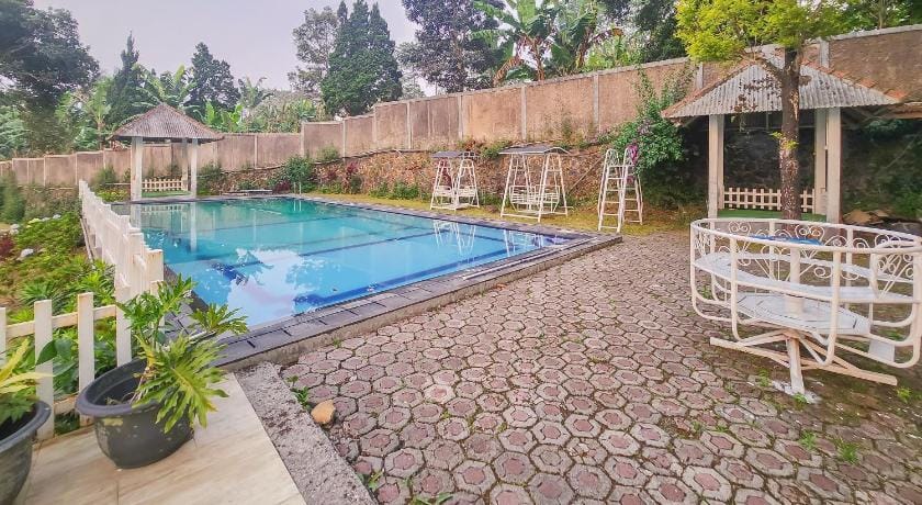 Urbanview Hotel Star Residence Puncak Hotel in Cisarua