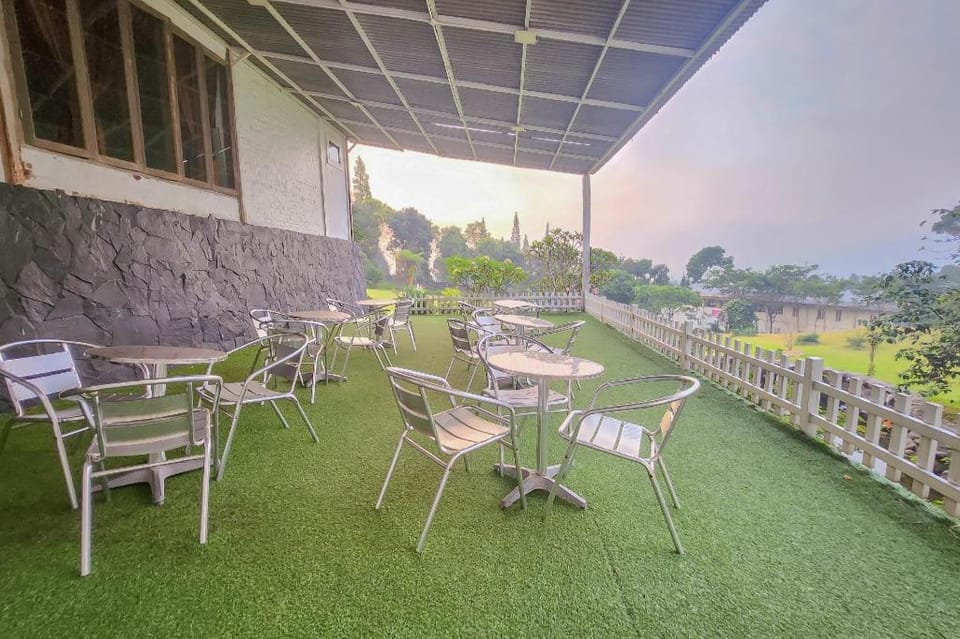 Urbanview Hotel Star Residence Puncak Hotel in Cisarua