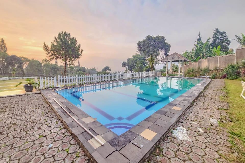 Urbanview Hotel Star Residence Puncak Hotel in Cisarua